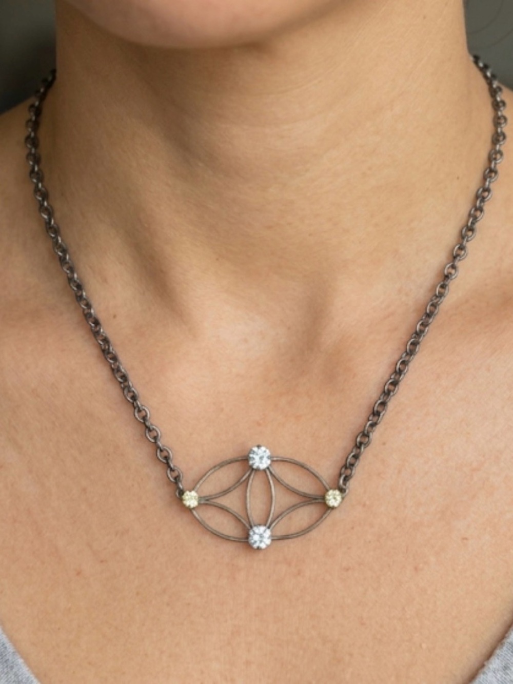 Sabika W12 Modern Oval Pendant Choker /Necklace